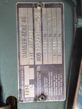 Image 61/66 of Mercedes-Benz 230 CE (1981)