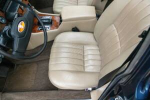 Image 42/50 of Jaguar XJ 12 (1987)