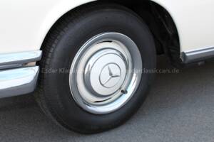 Image 15/32 of Mercedes-Benz 250 SE (1967)