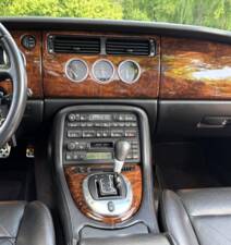 Image 15/28 de Jaguar XKR (2002)