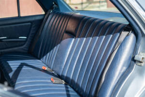 Image 36/38 of Mercedes-Benz 300 D (1981)