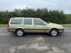Image 11/20 of Volvo V 70 XC 2.5T (1998)