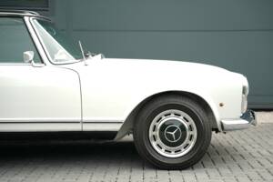 Image 24/50 de Mercedes-Benz 280 SL (1968)
