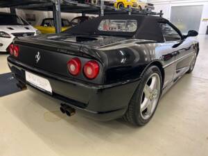 Bild 22/33 von Ferrari F 355 Spider (1997)