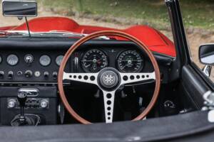 Image 31/41 de Jaguar E-Type 3.8 (1964)