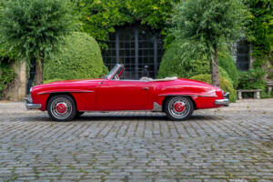 Image 2/29 of Mercedes-Benz 190 SL (1962)
