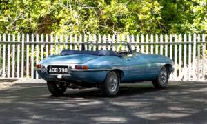 Image 3/46 de Jaguar E-Type "Lightweight" (1963)