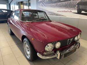 Image 4/18 de Alfa Romeo 2000 GT Veloce (1972)