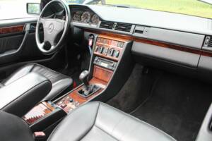 Bild 15/20 von Mercedes-Benz 300 CE-24 (1996)