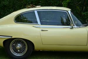 Image 24/39 of Jaguar E-Type (2+2) (1970)