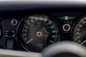 Image 31/50 de Jaguar Type E V12 (2+2) (1972)