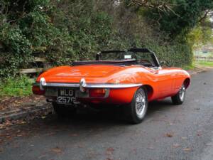 Image 6/18 de Jaguar E-Type (1968)