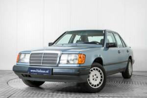 Bild 3/50 von Mercedes-Benz 230 E (1985)