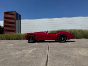 Image 2/34 of Jaguar XK 140 OTS (1955)
