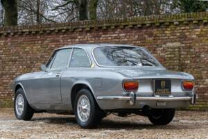 Image 2/50 de Alfa Romeo Giulia GT 1300 Junior (1972)
