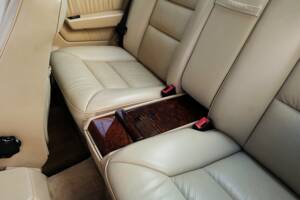 Image 13/63 of Mercedes-Benz 300 CE (1991)