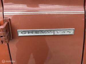 Image 33/50 of Chevrolet G-10 Van (1965)