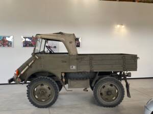 Afbeelding 10/67 van Mercedes-Benz Unimog 2010 (1951)