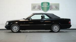 Image 17/30 de Mercedes-Benz E 220 (1995)