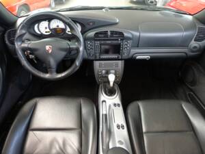 Image 39/41 of Porsche 911 Carrera 4S (2004)