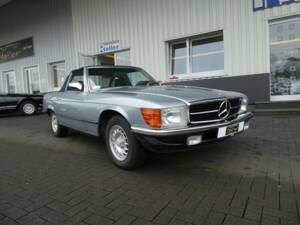 Image 1/29 of Mercedes-Benz 380 SL (1983)