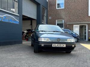 Image 2/33 of Volkswagen Passat 1.8 (1989)