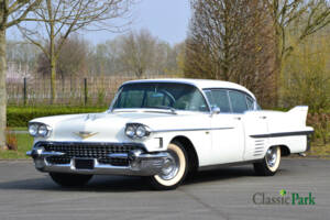 Immagine 1/50 di Cadillac de Ville Touring Sedan (1958)