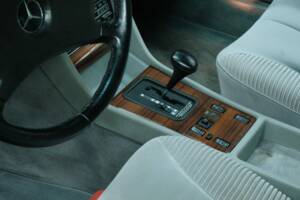 Bild 22/50 von Mercedes-Benz 300 SEL (1991)