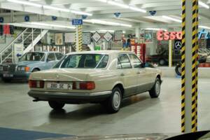 Bild 50/50 von Mercedes-Benz 280 SE (1984)
