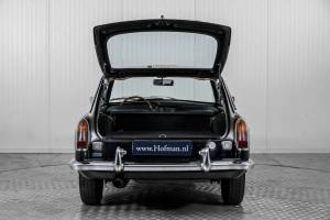 Image 41/50 of MG MGC GT (1969)