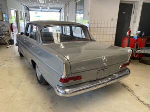 Image 5/33 de Mercedes-Benz 190 c (1964)