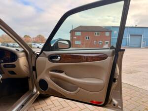 Bild 25/32 von Jaguar XJ 8 Sovereign (1999)