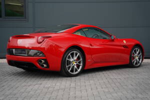 Image 29/50 of Ferrari California (2010)