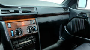 Immagine 13/20 di Mercedes-Benz E 220 (1996)