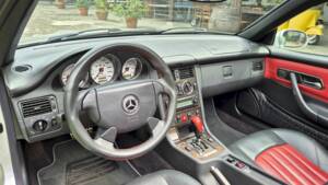 Afbeelding 25/63 van Mercedes-Benz SLK 32 AMG (2001)