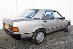 Imagen 2/12 de Mercedes-Benz 190 D (1986)