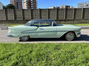 Bild 8/8 von Oldsmobile 88 Holiday Sedan (1955)
