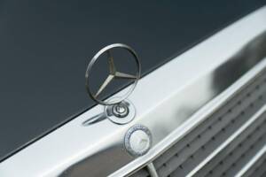 Image 9/49 of Mercedes-Benz 320 E (1993)