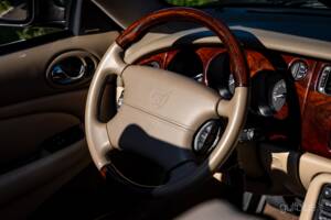 Image 27/70 of Jaguar XKR (2004)