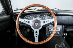 Image 6/50 of MG MGC GT (1969)