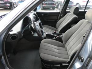 Image 9/16 of BMW 525i (1990)