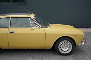 Bild 24/50 von Alfa Romeo 2000 GT Veloce (1975)