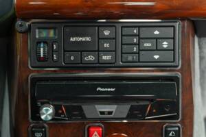 Image 48/50 of Mercedes-Benz SL 320 (1995)