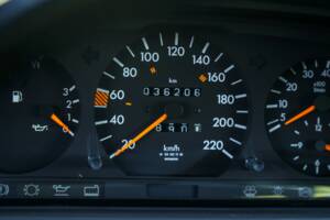 Image 44/50 of Mercedes-Benz 200 E (1992)