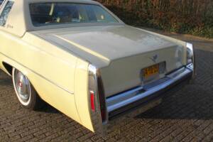 Image 16/56 of Cadillac Coupe DeVille (1977)