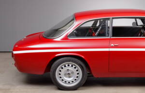 Bild 9/30 von Alfa Romeo Giulia GT 1300 Junior (1974)