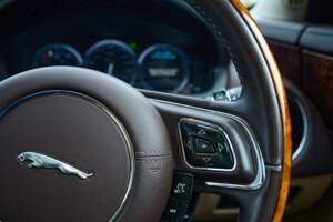 Bild 40/50 von Jaguar XJ 5.0 (2011)