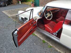 Image 18/49 de Mercedes-Benz 250 SE (1966)