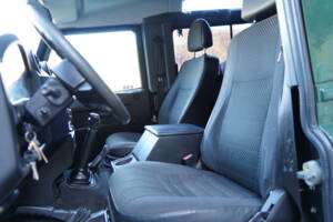 Bild 39/73 von Land Rover Defender 90 (2008)