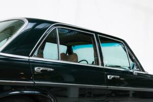 Image 22/26 of Mercedes-Benz 280 SE 4,5 (1972)